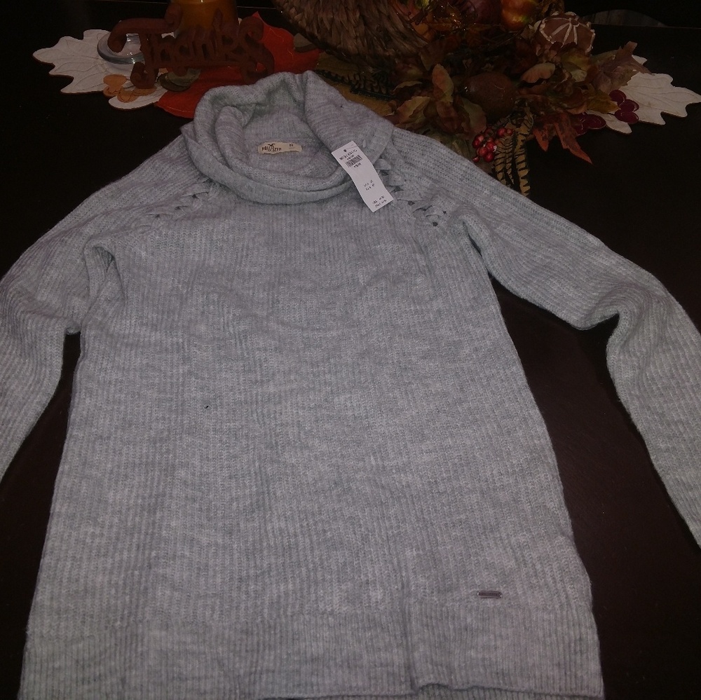 New with tags Hollister sweater M
